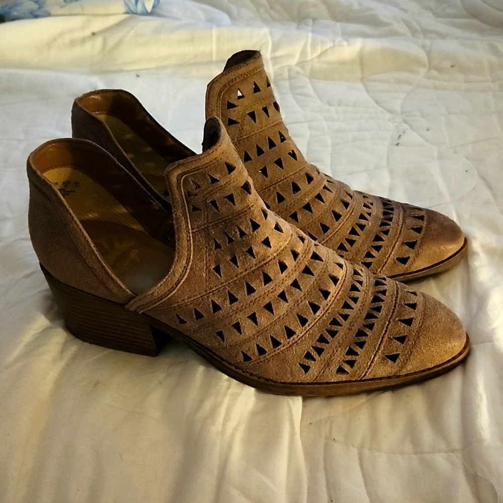 FERGALICIOUS Brown Ankle Boots, Size 10, EUC